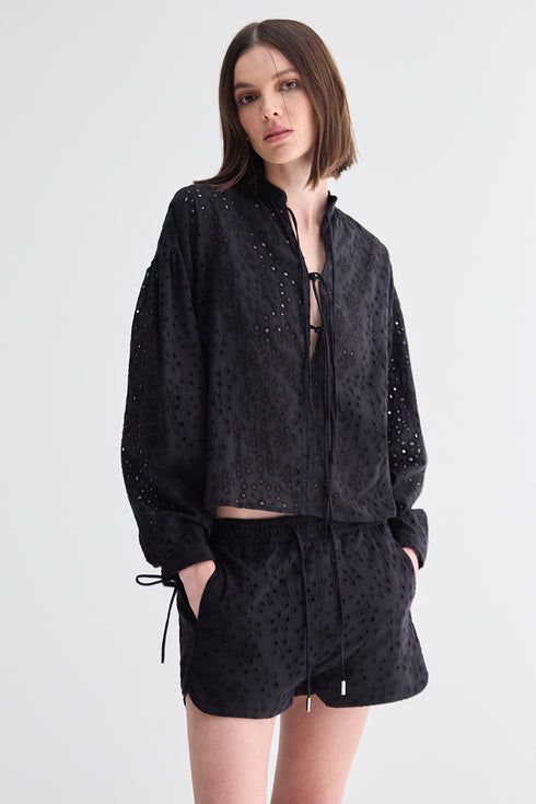 SHORTS BORDADO PRETO